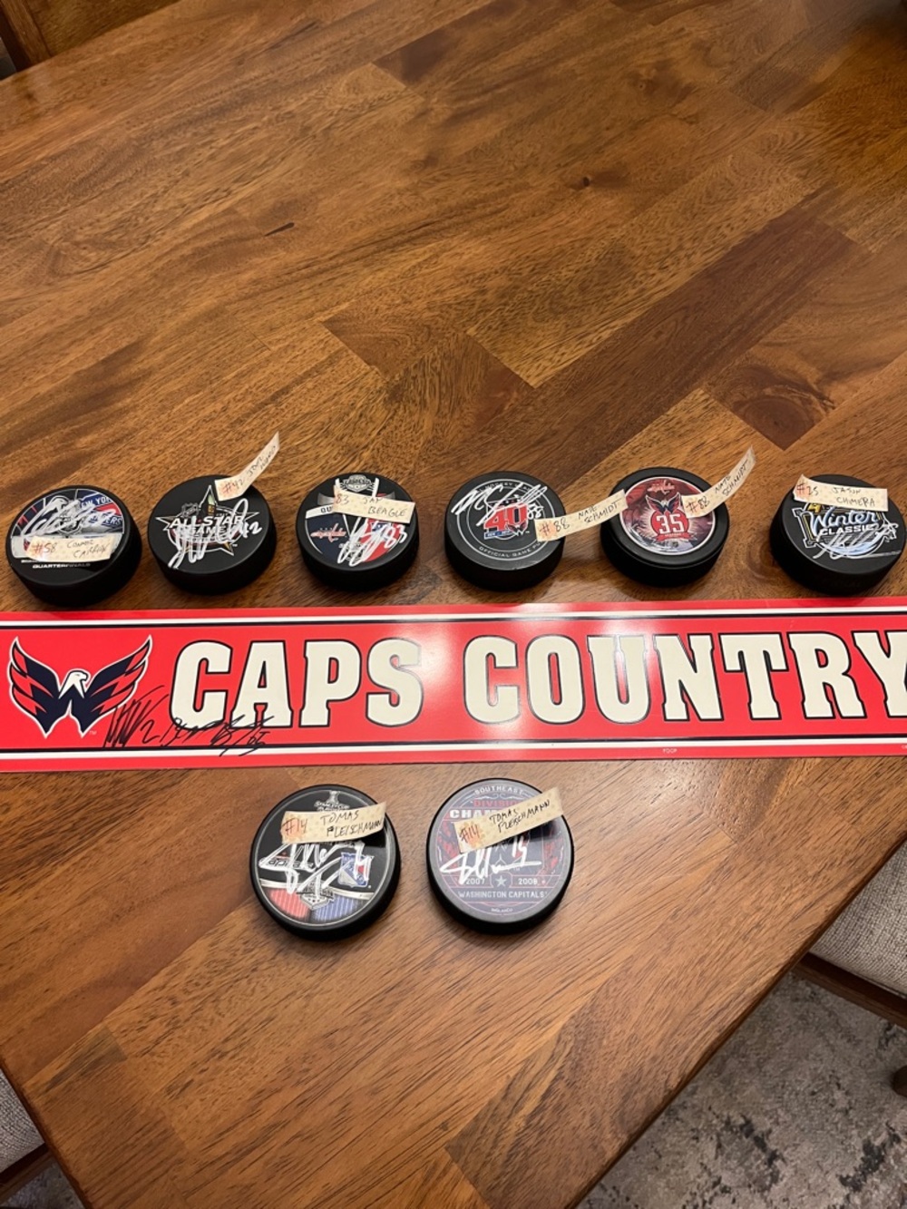 NHL Washington Capitals  Fan Sign –Autographed 8 Pucs